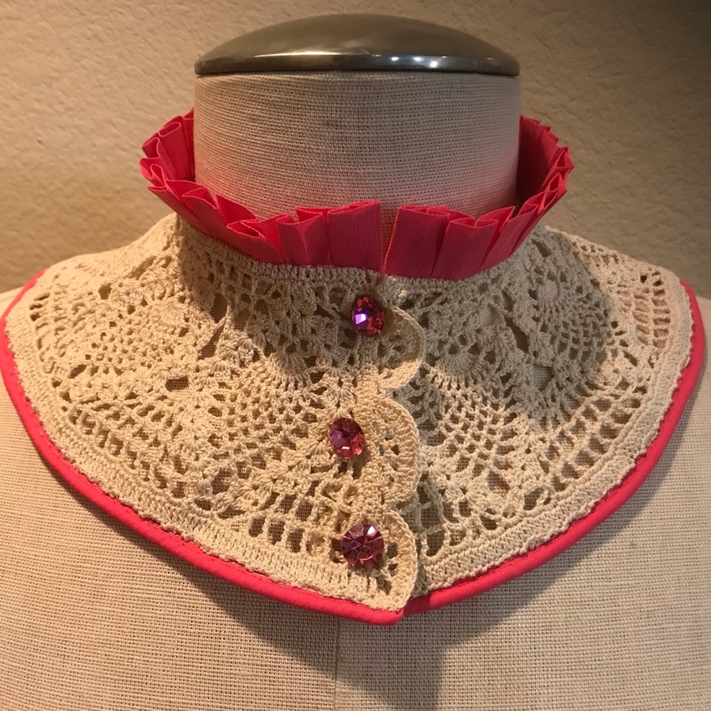 Vintage lace collar